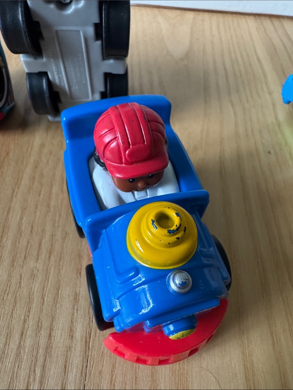 Fisher Price Little People Wheelies Vehicle Lot of 8 Cars Trucks Train w Figures - Picture 13 of 13